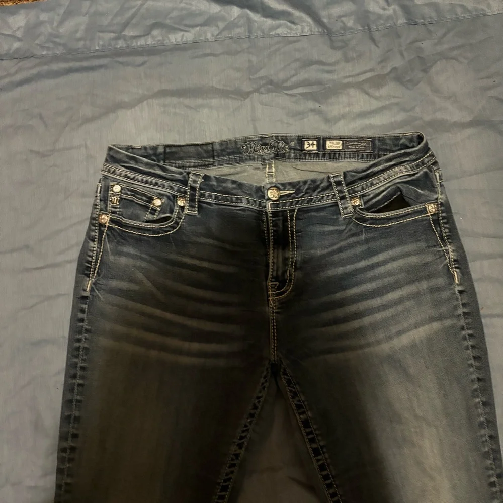 Miss me jeans size 34 inseam 30 great look and design - Picture 3 of 4